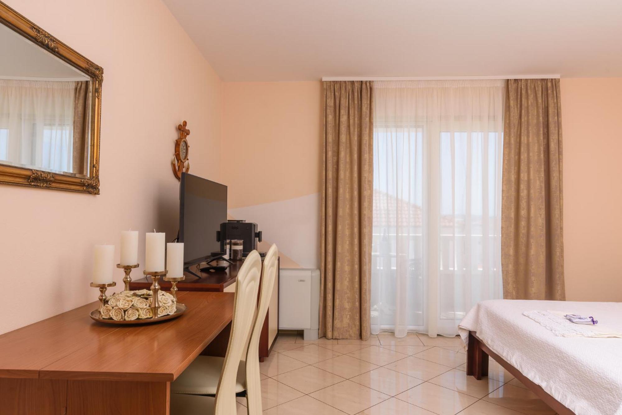 Apartments Jozic Trogir Exteriör bild